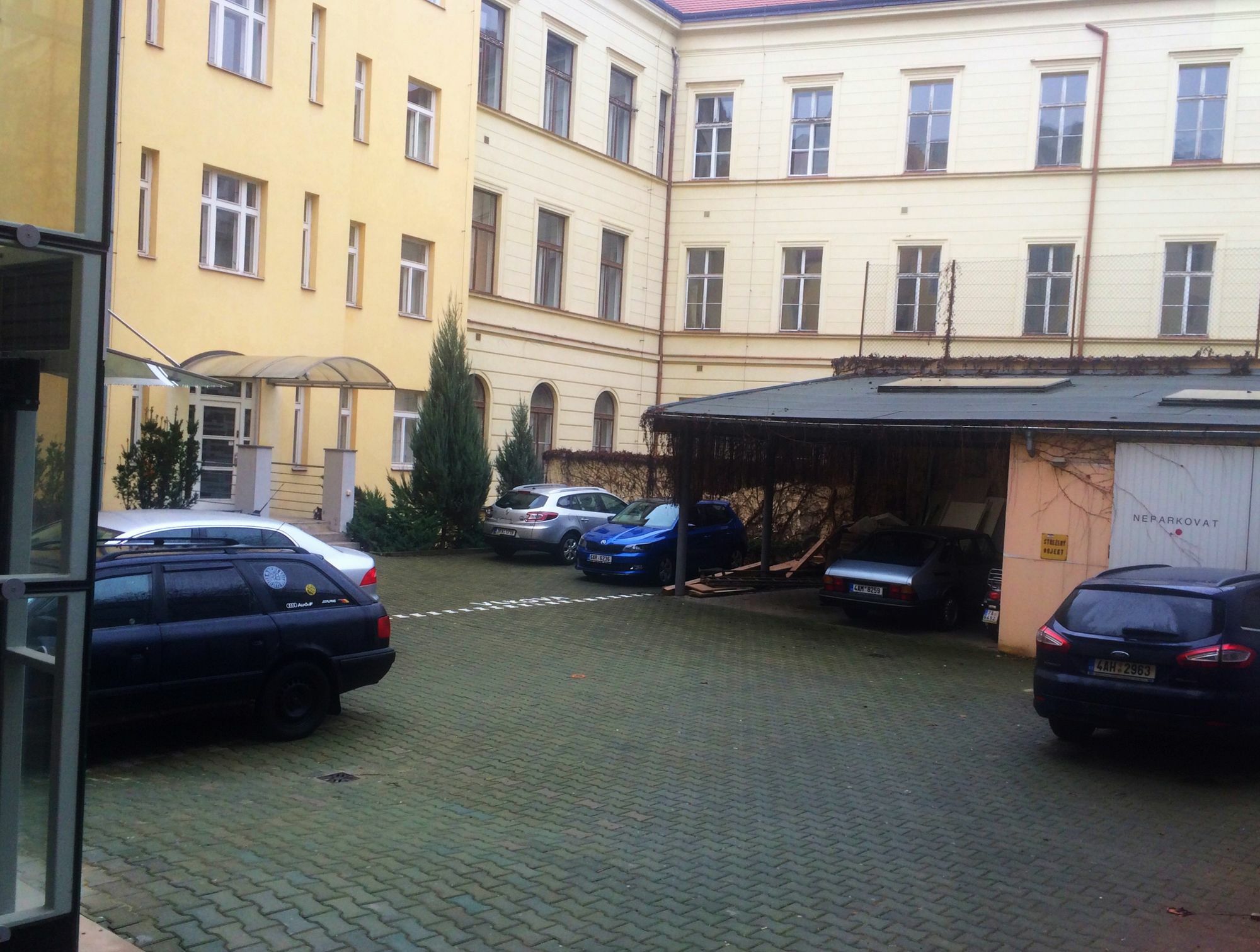 Residence Vita Nejedleho Prag Exterior foto